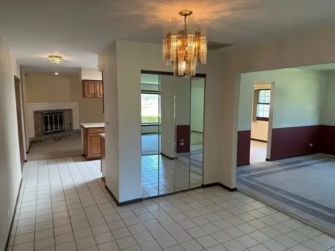 214 South Walnut Lane Schaumburg IL 60193