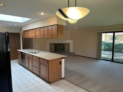 214 South Walnut Lane Schaumburg IL 60193