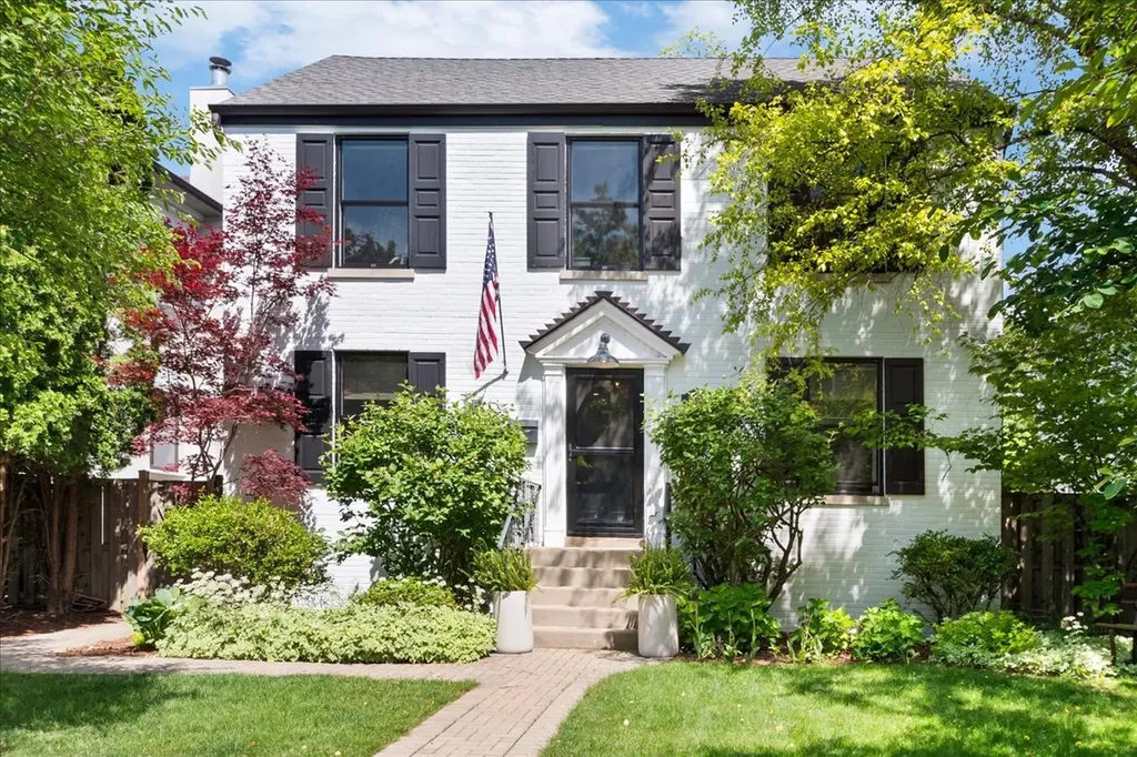 2433 Hastings Avenue Evanston IL 60201