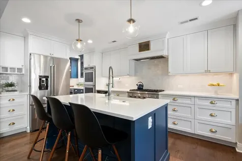 2433 Hastings Avenue Evanston IL 60201