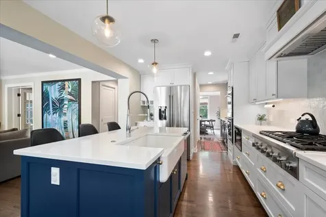 2433 Hastings Avenue Evanston IL 60201