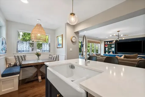 2433 Hastings Avenue Evanston IL 60201