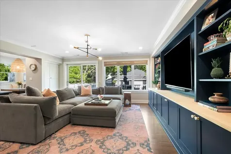 2433 Hastings Avenue Evanston IL 60201