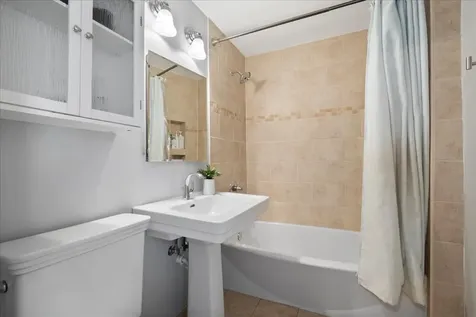 2433 Hastings Avenue Evanston IL 60201