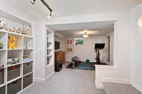 2433 Hastings Avenue Evanston IL 60201
