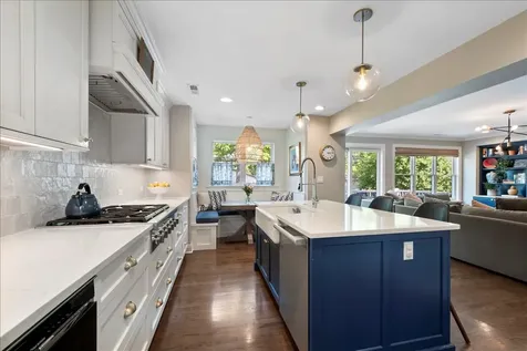 2433 Hastings Avenue Evanston IL 60201