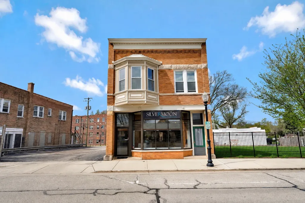 711 West Hillgrove Avenue La Grange IL 60525