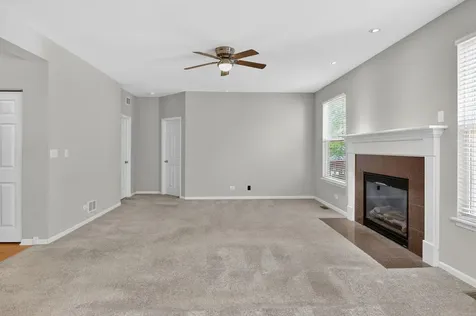 607 Mansfield Way Oswego IL 60543