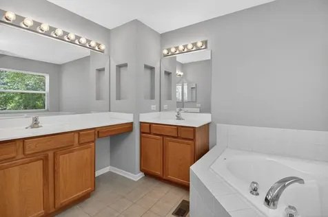 607 Mansfield Way Oswego IL 60543