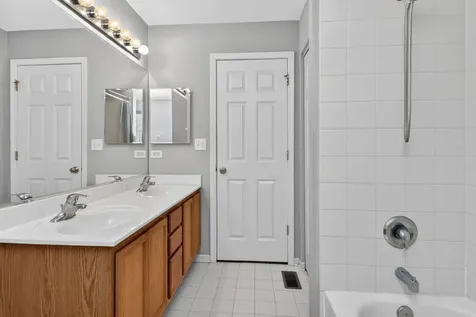 607 Mansfield Way Oswego IL 60543