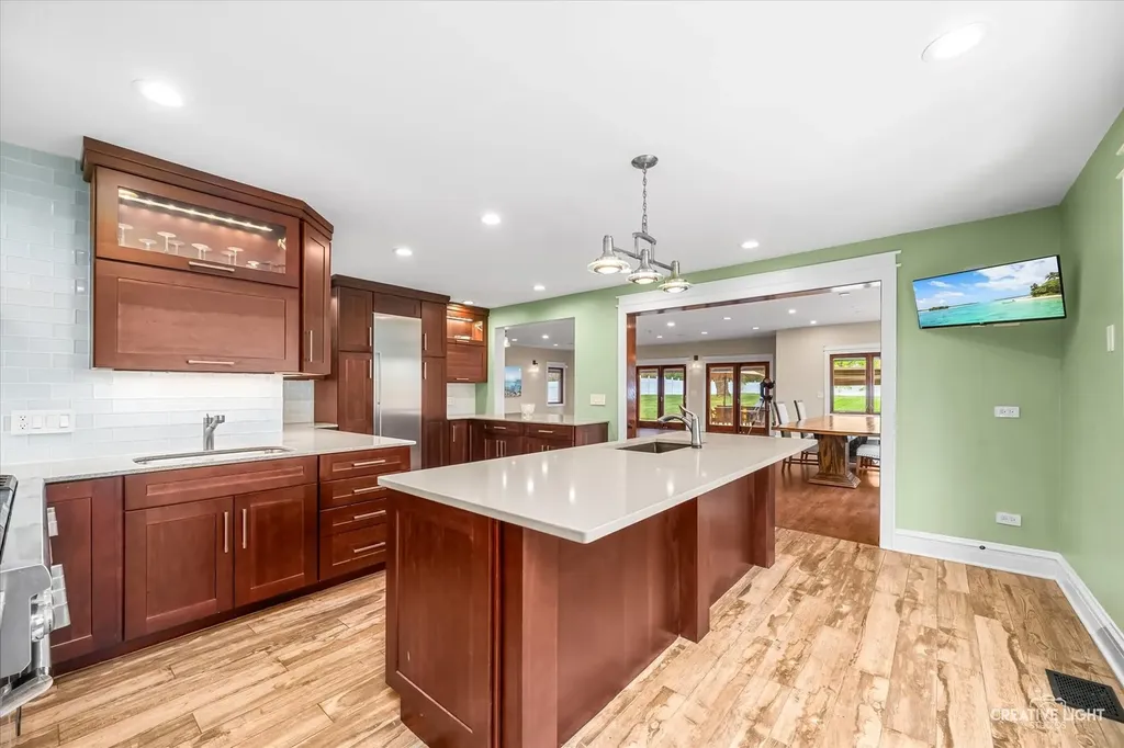 10S060 Clarendon Hills Road Willowbrook IL 60527