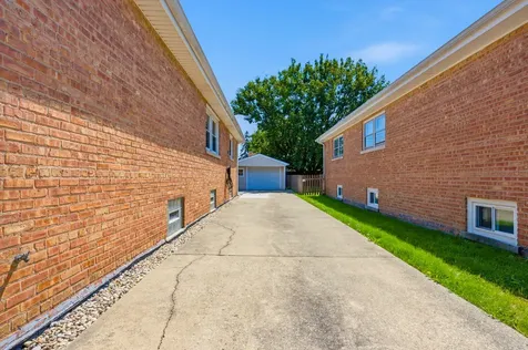 9607 South Sacramento Avenue Evergreen Park IL 60805