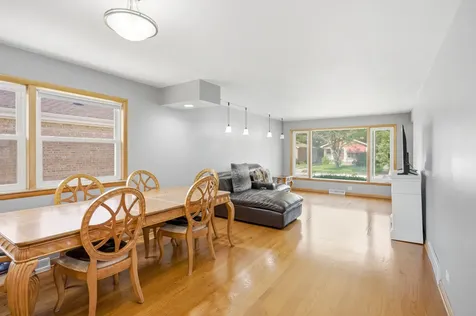 9607 South Sacramento Avenue Evergreen Park IL 60805