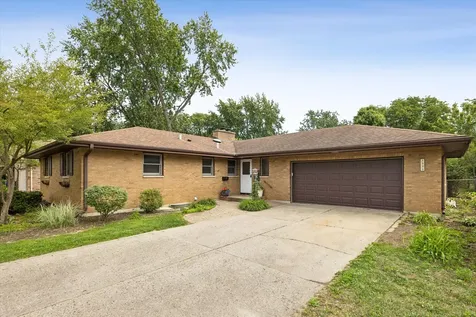 1535 Easy Street Elgin IL 60123