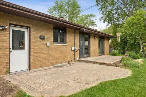 1535 Easy Street Elgin IL 60123