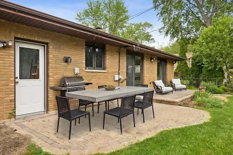 1535 Easy Street Elgin IL 60123
