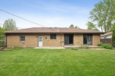 1535 Easy Street Elgin IL 60123
