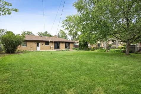 1535 Easy Street Elgin IL 60123
