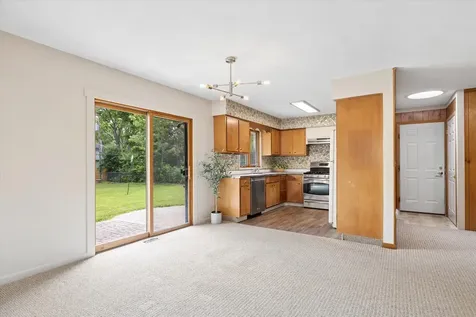 1535 Easy Street Elgin IL 60123