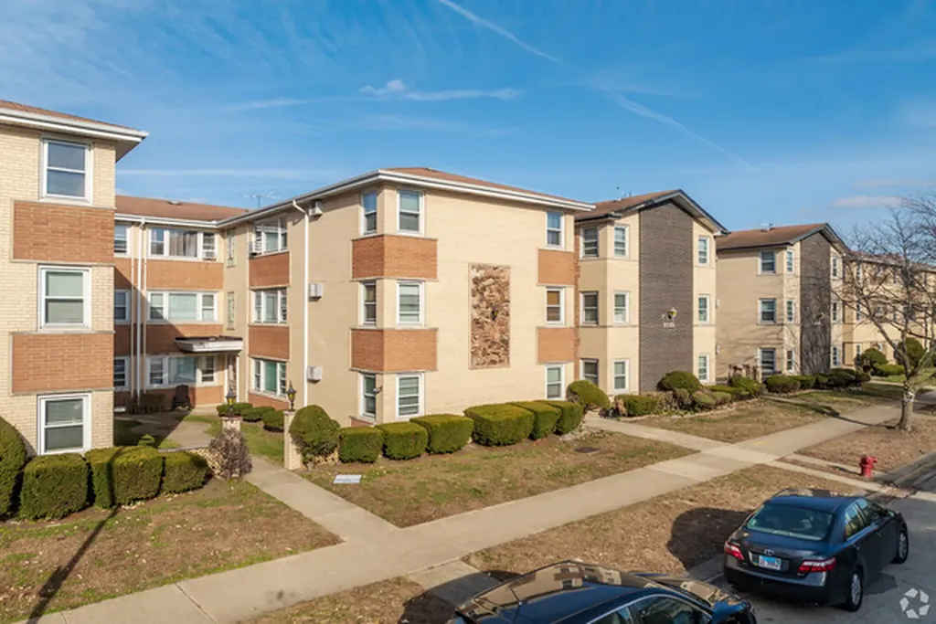 8532 West Gregory Street Chicago IL 60656