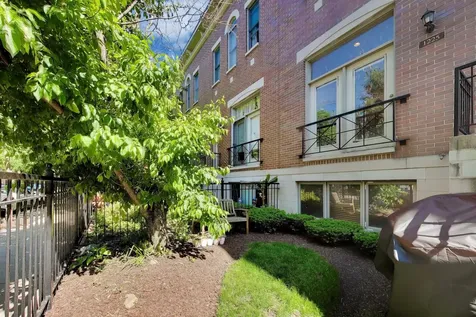 1225 West Lexington Street Chicago IL 60607