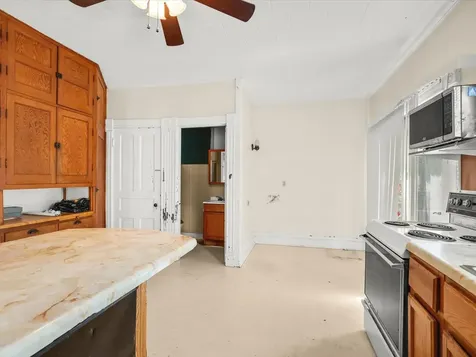 927 East Lincoln Avenue Belvidere IL 61008