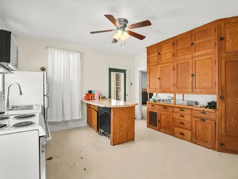 927 East Lincoln Avenue Belvidere IL 61008