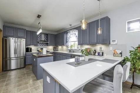 39689 Lynsee Court Beach Park IL 60083