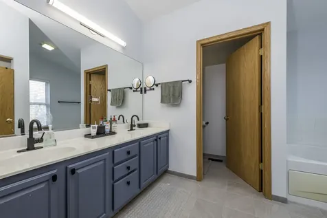 39689 Lynsee Court Beach Park IL 60083