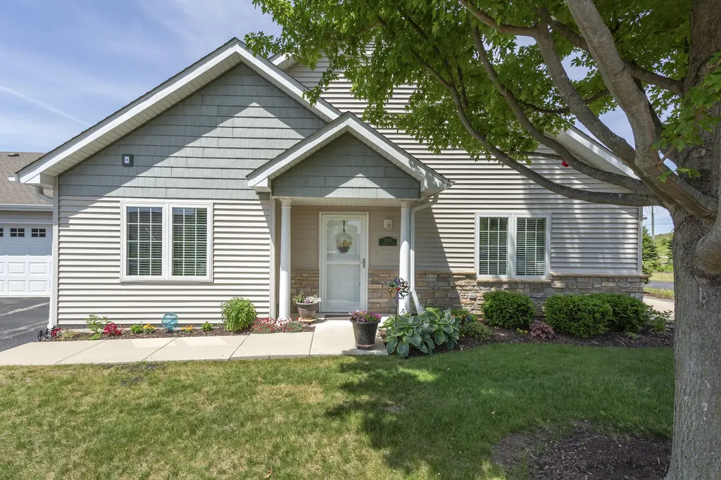 2035 Somerset Lane Sycamore IL 60178