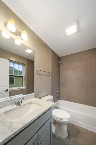 775 Lee Street Des Plaines IL 60016