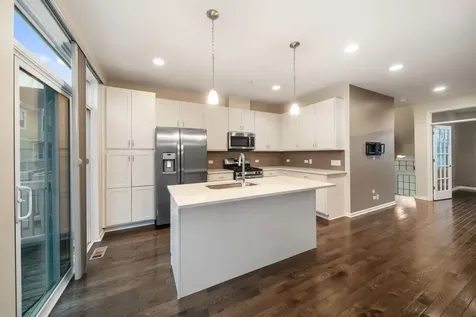 775 Lee Street Des Plaines IL 60016