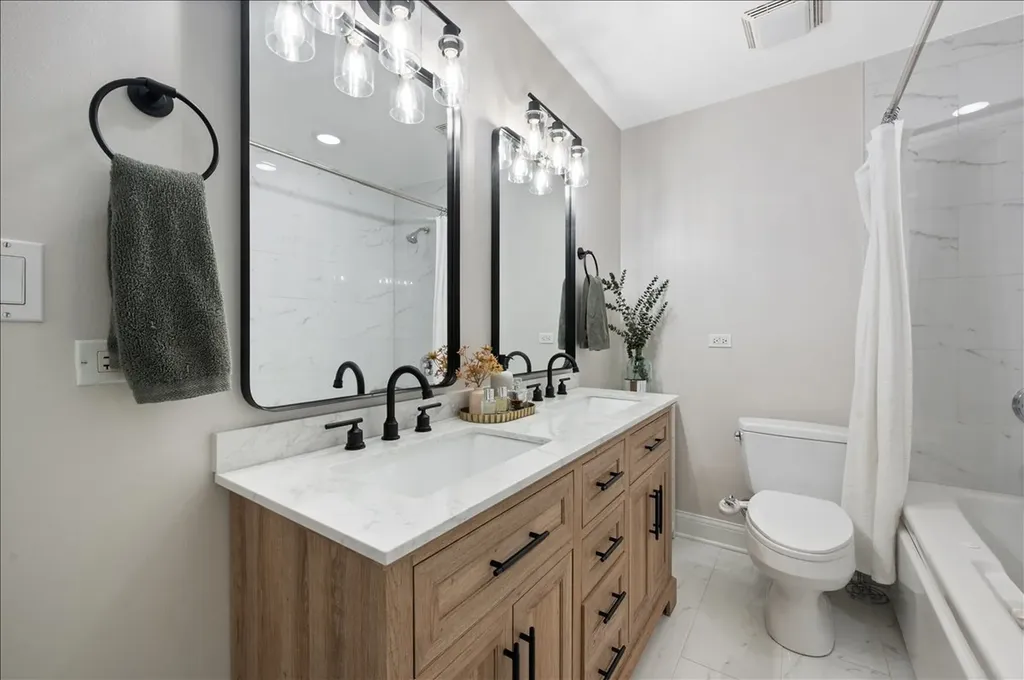 636 North Racine Avenue Chicago IL 60642