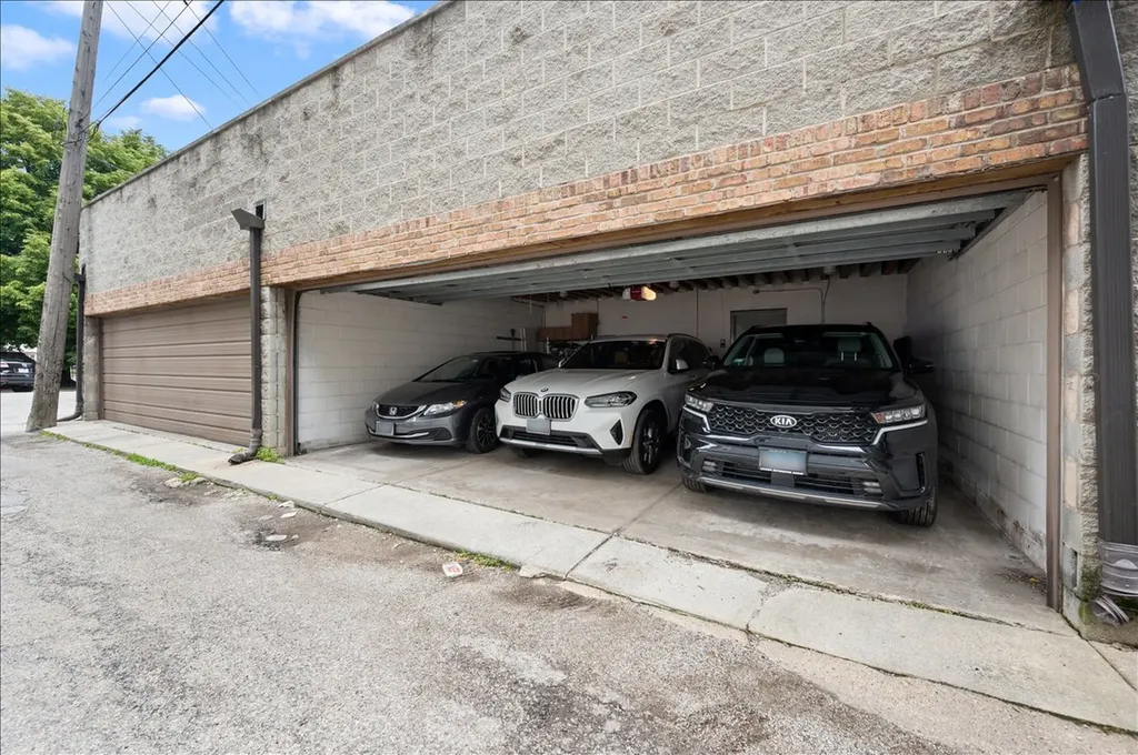636 North Racine Avenue Chicago IL 60642