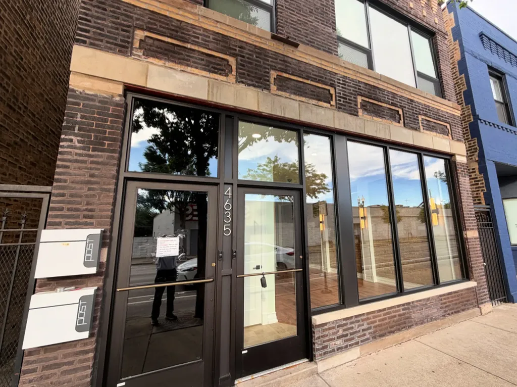 4635 North Clark Street Chicago IL 60640