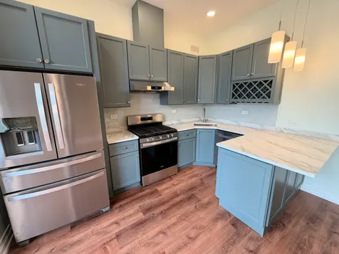 4635 North Clark Street Chicago IL 60640