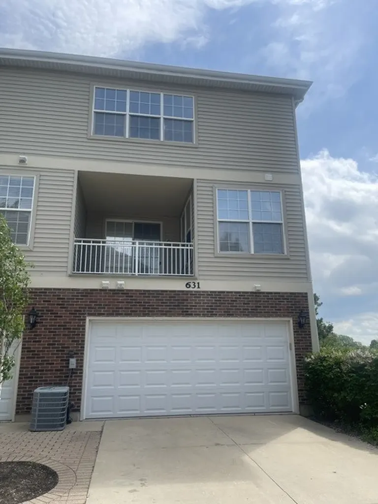 631 Pheasant Trail St. Charles IL 60174