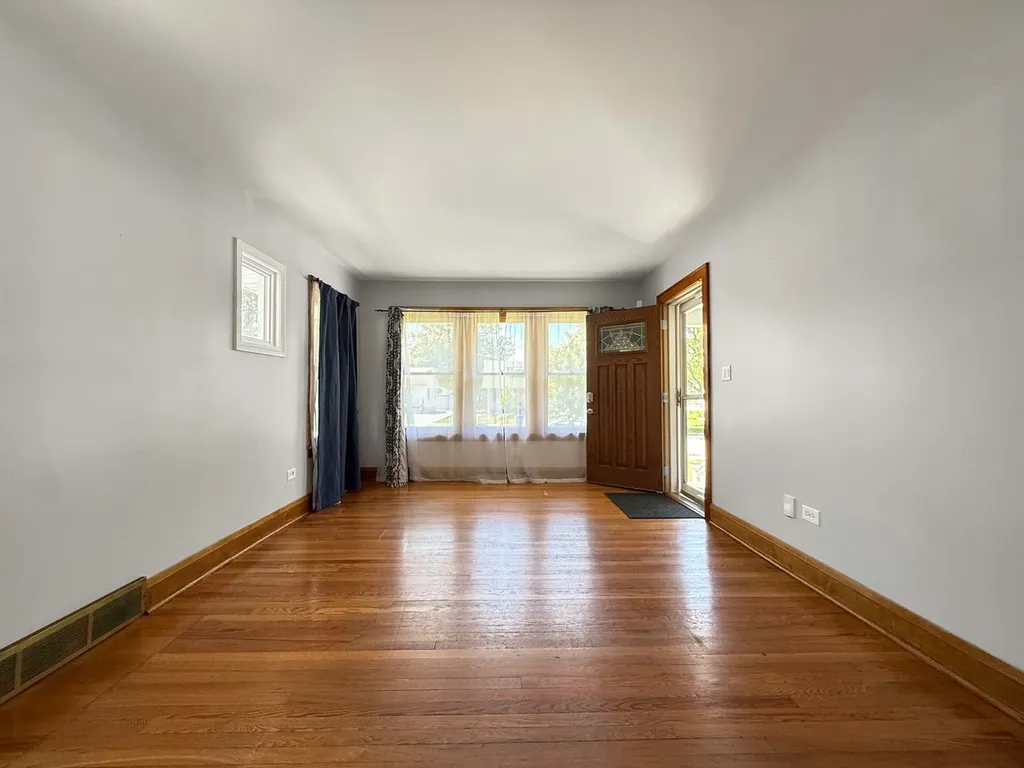 327 South Michigan Avenue Villa Park IL 60181