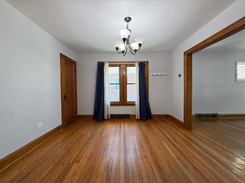 327 South Michigan Avenue Villa Park IL 60181