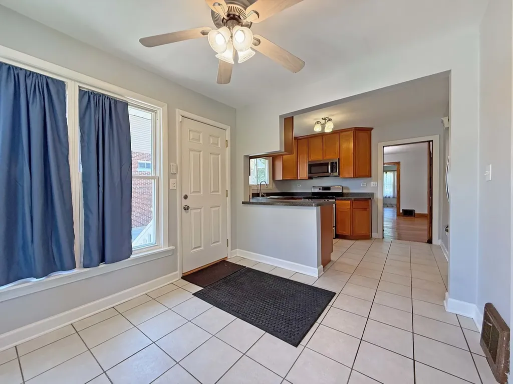 327 South Michigan Avenue Villa Park IL 60181