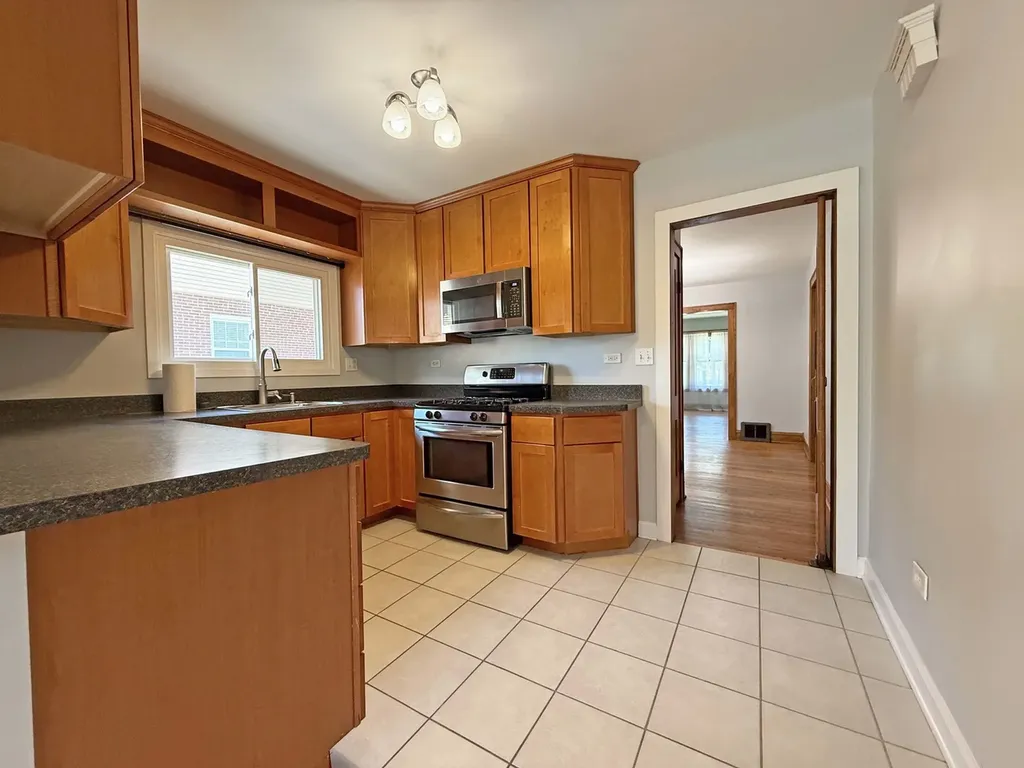 327 South Michigan Avenue Villa Park IL 60181