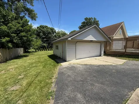 327 South Michigan Avenue Villa Park IL 60181