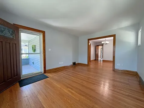 327 South Michigan Avenue Villa Park IL 60181