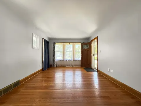 327 South Michigan Avenue Villa Park IL 60181