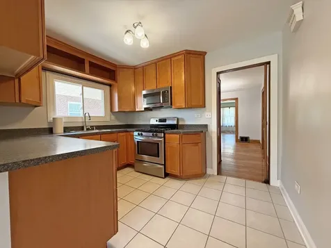 327 South Michigan Avenue Villa Park IL 60181