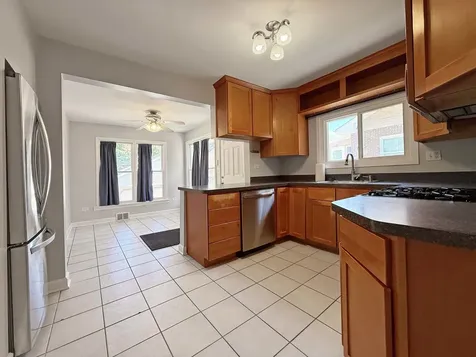 327 South Michigan Avenue Villa Park IL 60181