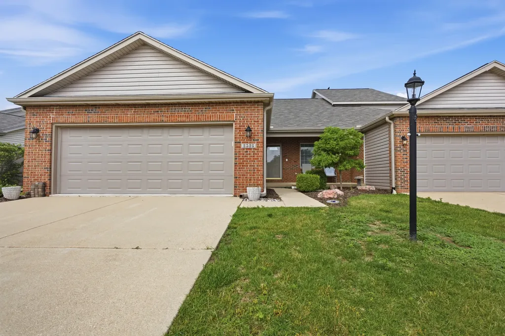 2526 Windward Boulevard Champaign IL 61821