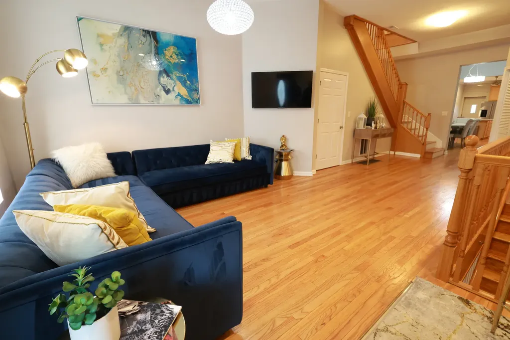 3651 South Giles Avenue Chicago IL 60653