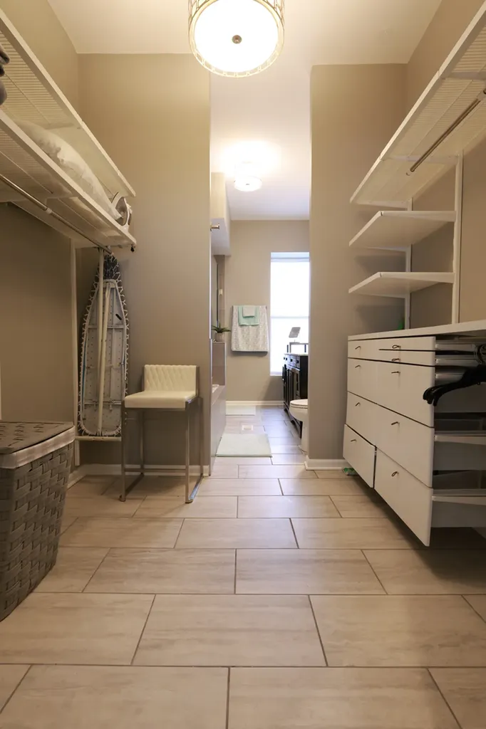3651 South Giles Avenue Chicago IL 60653