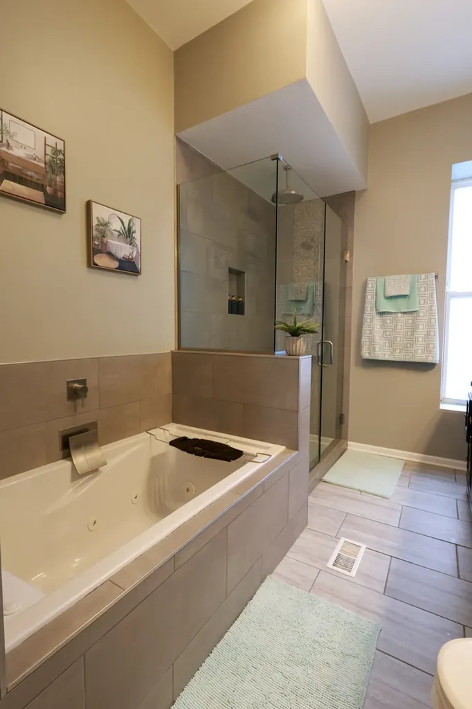 3651 South Giles Avenue Chicago IL 60653
